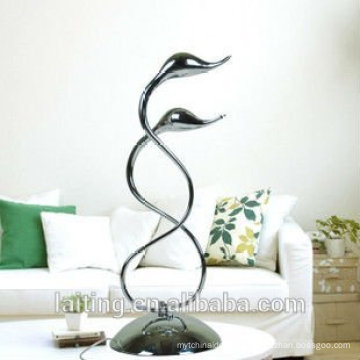 Lámpara de mesa moderna de doble cuello de cisne